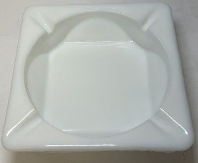 WESTMORELAND MILK GLASS PANELED GRAPE & VINE ASHTRAY VINTAGE-image