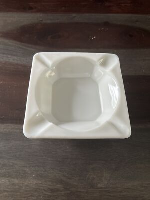 VINTAGE WESTMORELAND PANELED GRAPE WHITE MILK GLASS ASHTRAY SQUARE 5