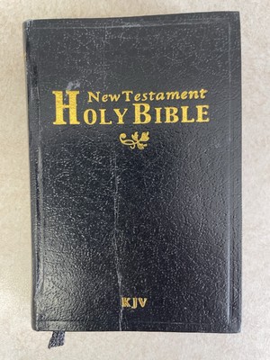 New Testament Holy Bible Black Red Lettering Gilt Edging Pocket Size 4 7/16”x3”-image