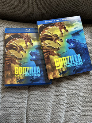 Godzilla King of the Monsters 2019 (Blu Ray/DVD Combo) W/ Slipcover And Digital-image