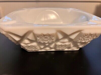 Vintage Westmoreland Quilt Pattern White Milk Glass Medium Ash Ashtray-image