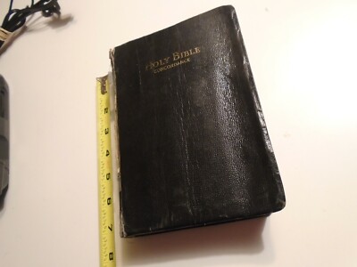 Holy Bible KJV Vintage World Publishing Red Letter Concordance Black Cover Old-image