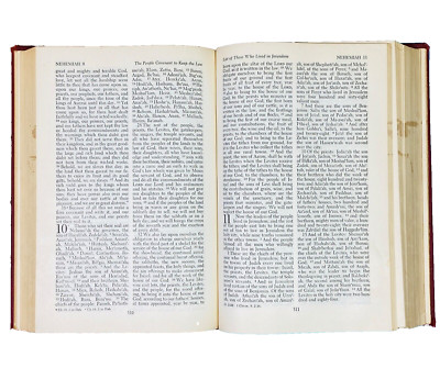 Vtg Book 1952 Holy Bible Cloth Cover 24K Stamped Buckram Faux Leather Bound RSV-image