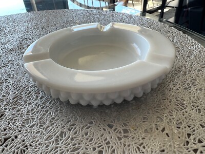 Vintage Westmoreland White Milk Glass Hobnail Round Ashtray 4.5
