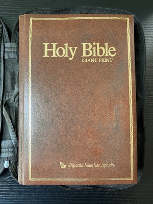 Vintage Holy Bible with Giant Print in Protective Faux Leather Case, 1976-image