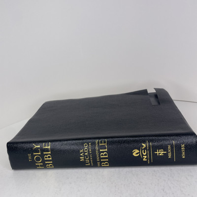 Max Lucado Devotional HOLY BIBLE NCV New Century Version NELSON Leather Bound-image