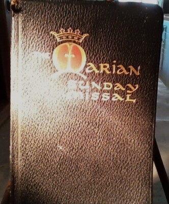 1959 edition of the Marian Sunday Missal leather bound in fair condition-image