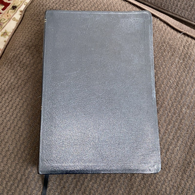 Zondervan NIV Study Bible Black Bonded Leather Red Letter- VG-image