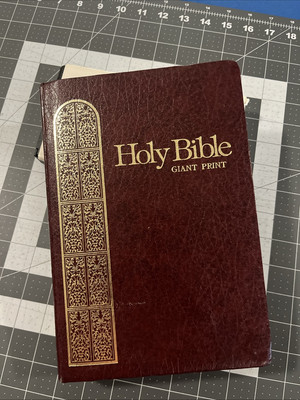 Holy Bible KJV Words Of Christ In Red Giant Print 1976 Red Leather-image