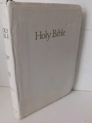 Holy Bible KJV Red Letter  White Zipper Regency 174mzw Dictionary/Concordance-image