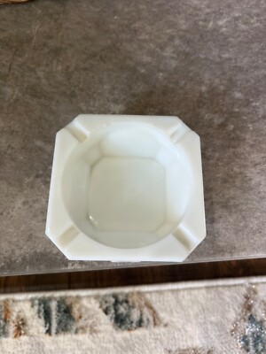 WESTMORELAND MILK GLASS DIAMOND POINT PATTERN ASHTRAY - VINTAGE-image