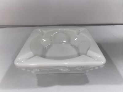 VINTAGE WESTMORELAND MILK GLASS BEADED GRAPE 5”X5” SQUARE ASHTRAY-C-image