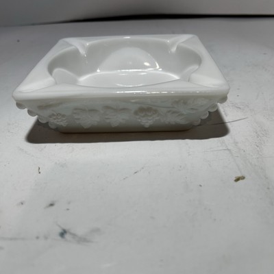 Vintage Westmoreland White Milk Glass Grape Leaf 5” Ashtray-image
