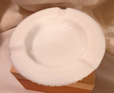Vintage Westmoreland White Hobnail Style Milkglass Ashtray Small-image