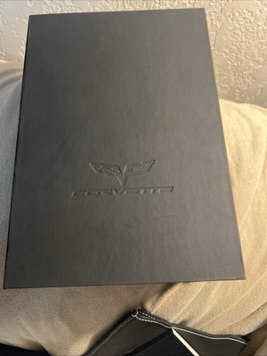 CORVETTE DRIVER HANDBOOK Leather Bound in Hard Case 2011-2012-image