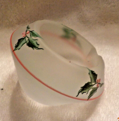 Westmoreland Glass crystal mist ashtray with holly 4