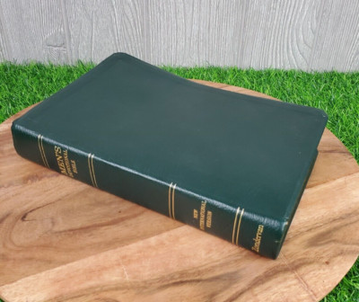 Men's Devotional Bible-New International Version: Zondervan 1993 - Leather Cover-image