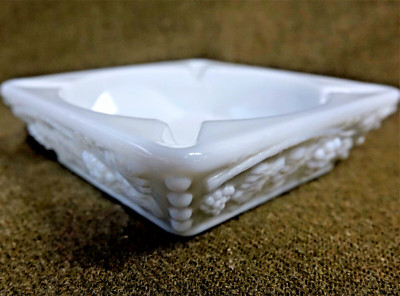 Vintage Westmoreland White Milk Glass Cigarette Ashtray Grape Vine 6.5
