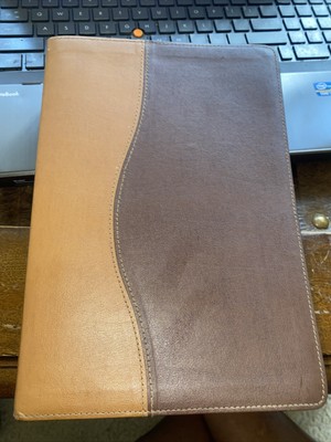 Faith in Action Study Bible World Vision by Zondervan Staff (2005, Leather)-image