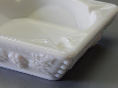 Vintage Westmoreland Beaded Paneled Grape Milk Glass Ashtray-image
