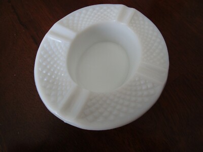 Vintage Westmoreland Milk Glass Oval Ashtray, Cigarette tobacco,  -image