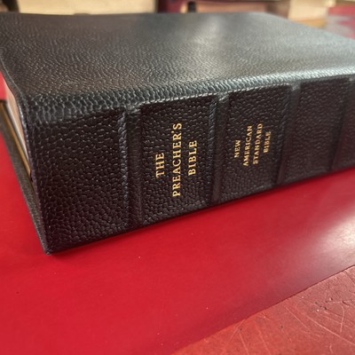 The Preacher's Bible: Designed by John F. MacArthur Leather w/ Tabs 2018 NASB-image