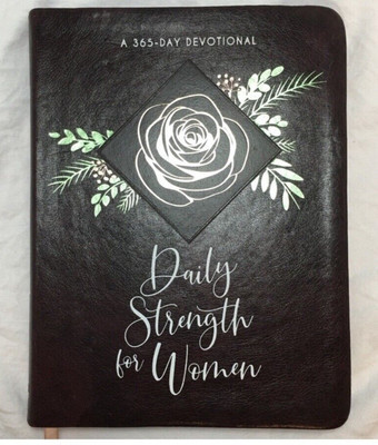 A 365 Day Devotional Daily Strength for Women Broadstreet Pub.2020 Spiritual Y2K-image