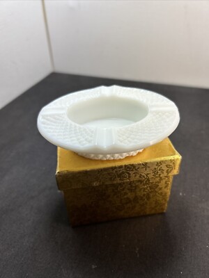 Vintage Westmoreland Ashtray White Milk Glass Diamond Cut Pattern 4 Slot 4.25 in-image