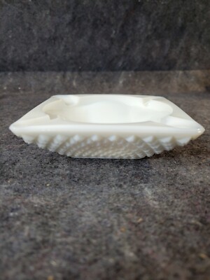 Vintage Westmoreland Milk Glass Ciger/cigarette Ashtray-image