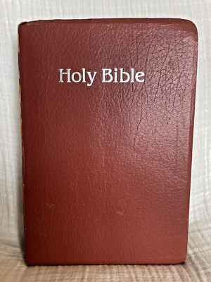 The NKJV Giant Print Reference Edition Bible by Thomas Nelson Publishers-image