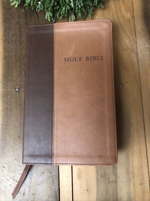 Flexible Binding Holy Bible Slimline Life Application 1 Yr Reading Plan Map NLT-image