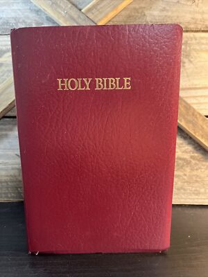 Holy Bible NKJV Giant Print Center Column Reference Edition Words In Red 991BG-image