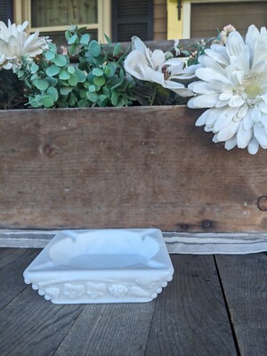 Vintage Westmoreland White Milk Glass Grapevine Ash Tray-image