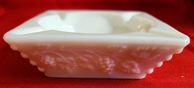 Vintage Westmoreland Milk Glass Ashtray 4