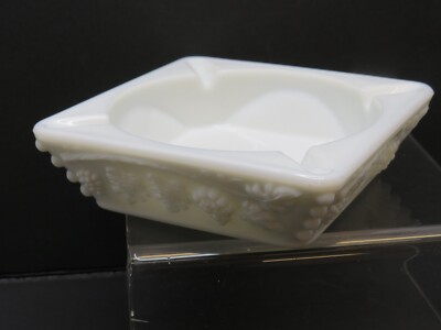 Vintage Milk Glass Ashtray Grapes & Leaves Westmoreland-image