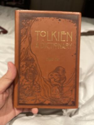 Tolkien Illustrated Guides: A Dictionary of Tolkien by David Day (2013, Leather-image