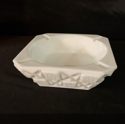 Vintage Westmoreland Quilt Pattern White Milk Glass Medium Ash Ashtray-image