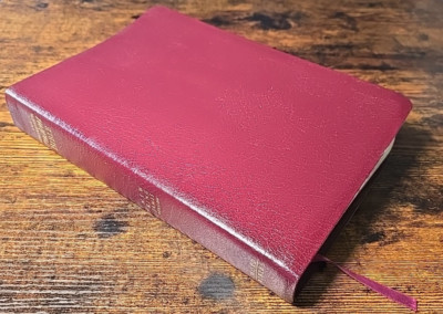 The MacArthur Student Bible New King James Word Bible Maroon Leather Nelson 2000-image