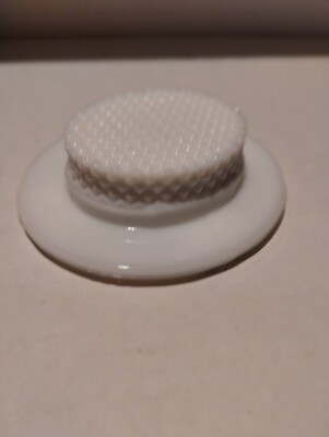VINTAGE WESTMORELAND MILK GLASS STRAW HAT SKIMMER ASHTRAY-image