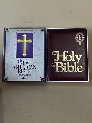 The New American Catholics Bible Family Edition Padded Burgundy Gold Edging -image
