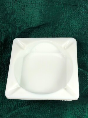 VINTAGE WESTMORELAND PANELED GRAPE WHITE MILK GLASS ASHTRAY SQUARE 5