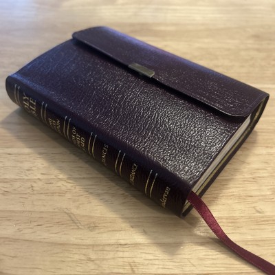 Holy Bible KJV Compact Reference Snap Leather Maps Zondervan 2000 Burgundy-image