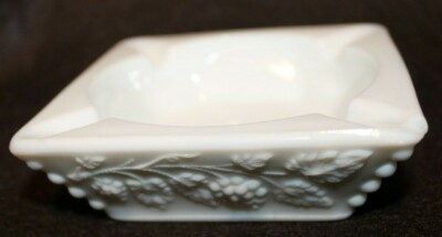 Vintage Ashtray Signed Westmoreland White Milk Glass Old Quilt Pattern Grapes-image