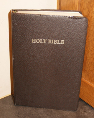 Holy Bible- Giant Print, KJV Reference, Concordance- Red-Letter, Holman 1982 Ed-image